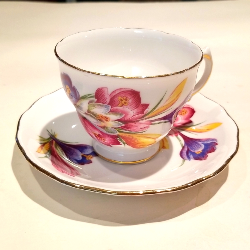 Vintage tea cup and SAUCE